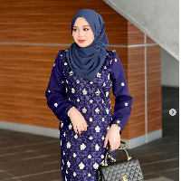 “19-year-old and still (studying) at collage , Becoming the wealthiest teenager in Malaysia at the age of 19 ,” tulisnya pada keterangan video. Anes menuliskan sementara remaja 19 tahun lainnya masih menutut ilmu di universitas, dia sudah menjadi remaja terkaya. Foto: Dok. Instagram ayunieso_