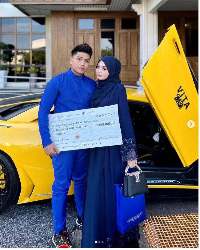 Beberapa waktu lalu, dia memberikan suaminya hadiah mewah mobil Lamborghini seharga Rp 6,5 miliar. Hadiah tersebut diberikannya karena sang suami sudah membantunya mengurus buah hati pertama mereka yang baru lahir. Foto: Dok. Instagram ayunieso_
