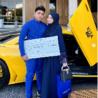 Beberapa waktu lalu, dia memberikan suaminya hadiah mewah mobil Lamborghini seharga Rp 6,5 miliar. Hadiah tersebut diberikannya karena sang suami sudah membantunya mengurus buah hati pertama mereka yang baru lahir. Foto: Dok. Instagram ayunieso_