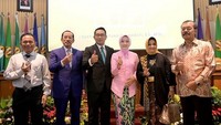 Dalam unggahannya, Bu Cinta menuliskan keterangan foto ... untuk perjalanan tidak mudah namun berakhir indah ini, Alhamdulillah wa syukurillah. Atalia 10.10.22. Ibunda dari Alm. Eril dan Zara ini juga mengucapkan terima kasih kepada semua pihak yang membantu dan mendukungnya.   Foto: instagram @ataliapr