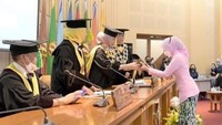 Atalia baru saja menyelesaikan studi S3 di Fakultas Ilmu Komunikasi Universitas Padjadjaran (Unpad). Ia meraih gelar Doktor Ilmu komunikasi dengan yudisium Cumlaude. Foto: instagram @ataliapr