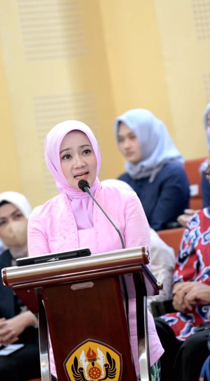 Atalia Praratya Raih Gelar Doktor