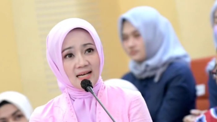 Atalia Praratya Raih Gelar Doktor