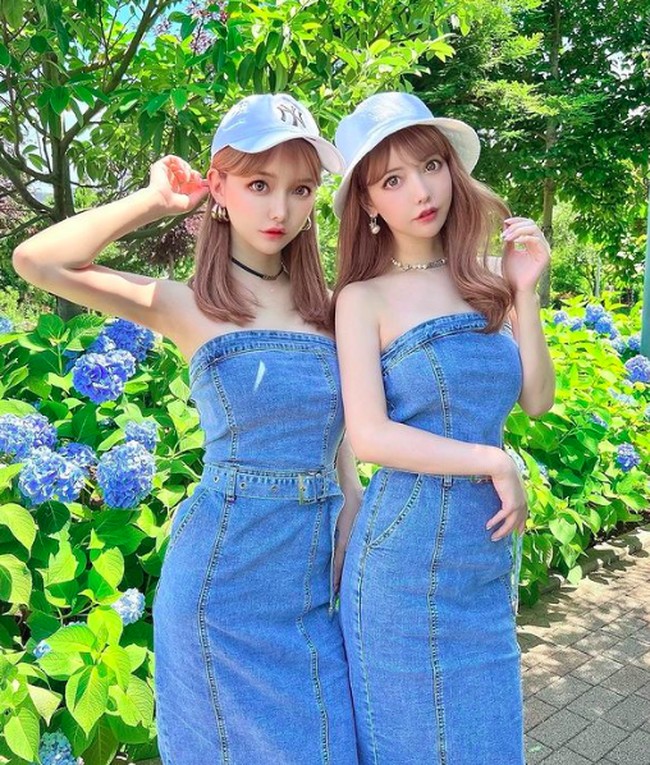 Kembar asal Jepang itu secara keseluruhan telah mengubah bentuk wajahnya. Setelah melakukan banyak perubahan, Chie dan Chika kini menjadi bintang Instagram. Foto: dok. Instagram/@yoshikawachie_16