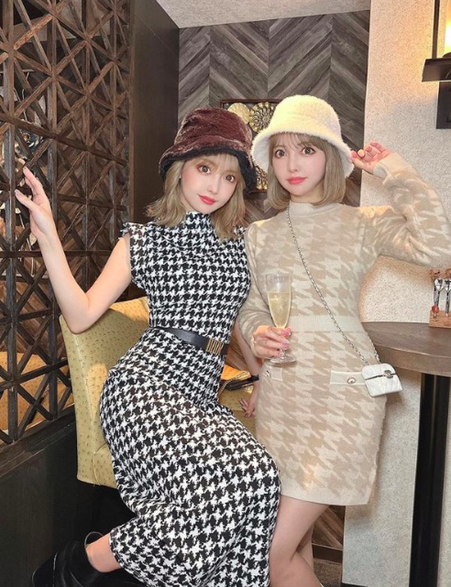 Keduanya berambisi untuk punya wajah yang super tirus. Baru-baru ini keduanya melakukan pembuangan lemak di sekitar pipi. Foto: dok. Instagram/@yoshikawachie_16