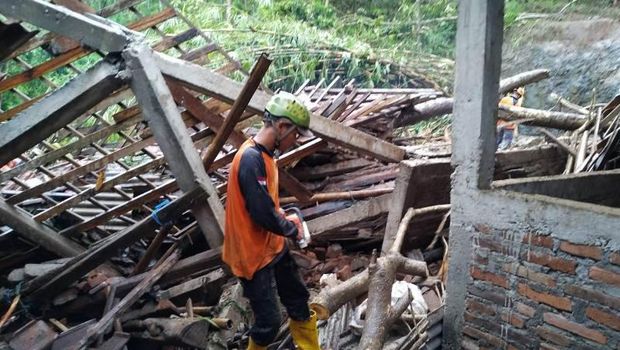 Dampak banjir bandang yang menerjang Dusun Kenalan III, Desa Kenalan, Borobudur, Kabupaten Magelang, Selasa (11/10/2022).