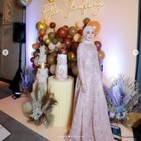 Istri aktor, komedian, presenter, penyanyi, sekaligus ketua geng motor para seleb The Prediksi Andre Taulany, Erin Taulany, baru saja merayakan ulang tahunnya yang ke-37. Momen perayaan ulang tahunnya itu dibagikan Erin ke akun Instagramnya. Foto: Instagram/@erintaulany