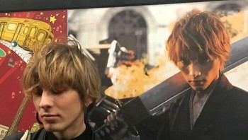 Mungkin sedang cosplay jadinya mirip. Foto: Bored Panda