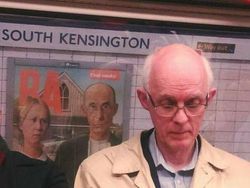 Pas Banget, Foto Orang dan Binatang Mirip Lukisan Atau Gambar