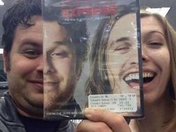 Pas Banget, Foto Orang dan Binatang Mirip Lukisan Atau Gambar