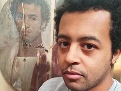 Pas Banget, Foto Orang dan Binatang Mirip Lukisan Atau Gambar