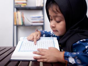 Surat Al-Mulk Ayat 1-30: Pemberi Syafaat dan Tameng Siksa Kubur