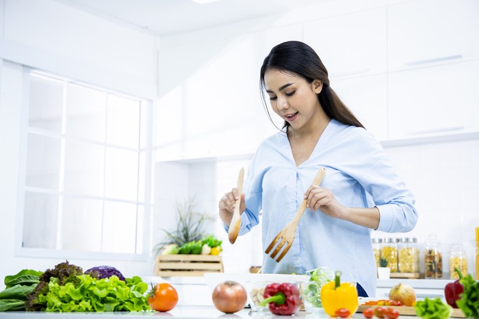 Tips Kurangi Asupan Micin, Masak di Rumah-Disiplin Jaga Pola Makan