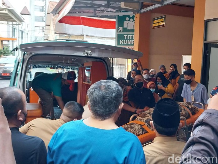 Jenazah Helen Pricela (20) korban Tragedi Kanjuruhan di RSSA Malang