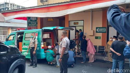 Jenazah Helen Pricela korban Tragedi Kanjuruhan dibawa ke rumah duka