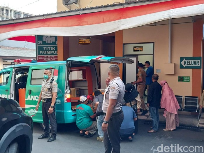Jenazah Helen Pricela korban Tragedi Kanjuruhan dibawa ke rumah duka