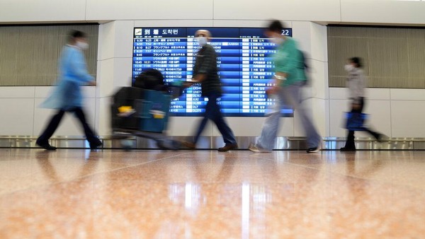 Jepang juga berencana meluncurkan kampanye untuk menawarkan diskon perjalanan domestik dan diskon event kepada penduduk Jepang. Hal ini diharapkan dapat mendongkrak sektor hotel, perjalanan dan hiburan yang mengalami pukulan hebat selama pandemi.  