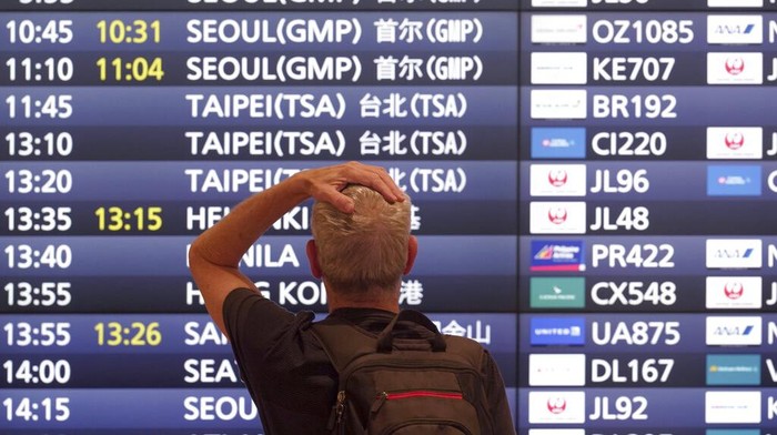 One of foreign travelers walks upon arrival at the Haneda Airport Tuesday, Oct. 11, 2022, in Tokyo. Japans strict border restrictions are eased, allowing tourists to easily enter for the first time since the start of the COVID-19 pandemic. Independent tourists are again welcomed, not just those traveling with authorized groups. (AP Photo/Eugene Hoshiko)