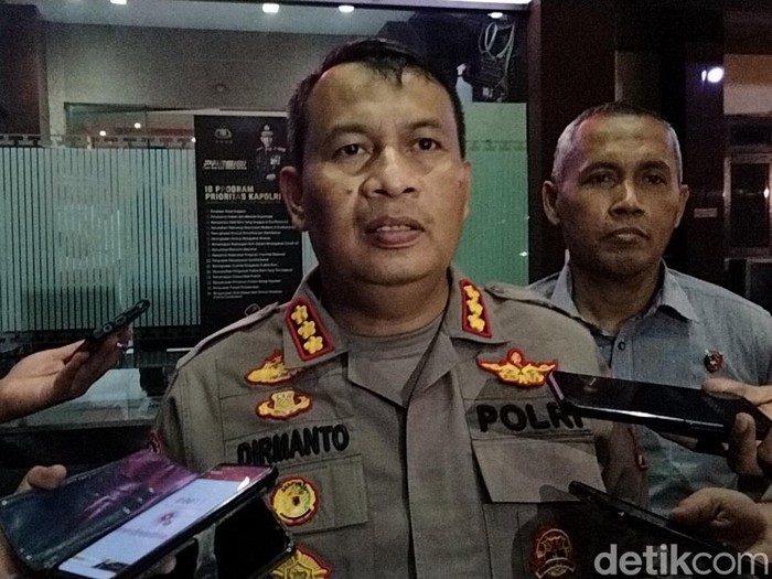 Kabid Humas Polda Jatim Kombes Dirmanto di Polda Jatim