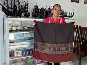 Wow! Warga Maluku Bangun Rumah dari Jual Kain Antik, Berapa Harganya?