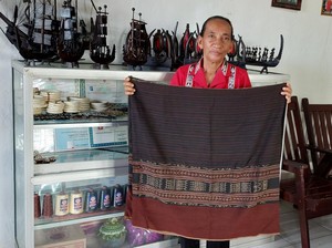 Wow! Warga Maluku Bangun Rumah dari Jual Kain Antik, Berapa Harganya?