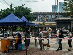 COVID-19 Meningkat di Shanghai dan Beberapa Kota Besar di China