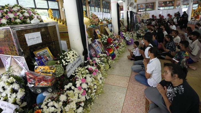 Kremasi Massal Digelar untuk Korban Pembantaian di Thailand Kremasi Massal Digelar untuk Korban Pembantaian di Thailand