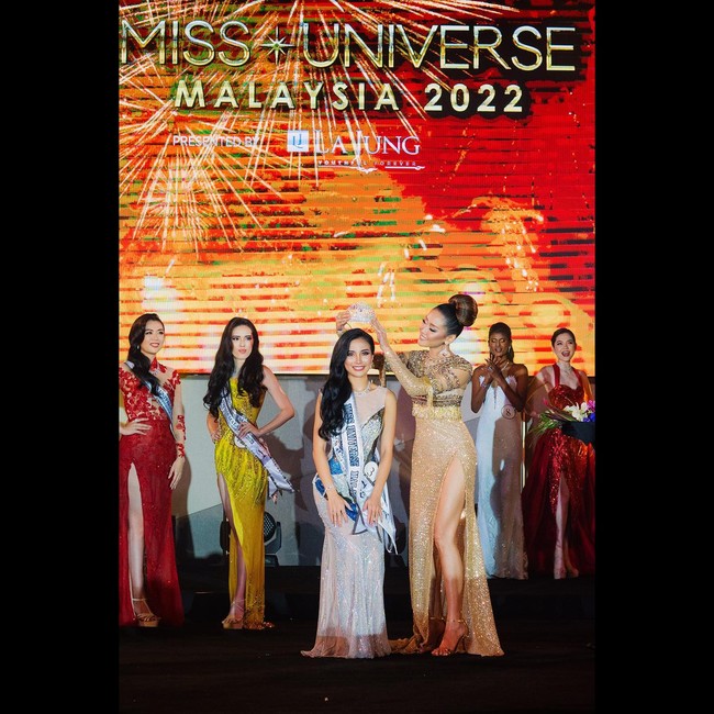 Lesley Cheam adalah wanita cantik dan berprestasi yang terpilih sebagai Miss Malaysia. Wanita bertinggi 166 cm yang merupakan lulusan Universitas Nottingham jurusan Ilmu Farmasi dan Kesehatan itu bekerja di bidang product marketing. Foto: Instagram
