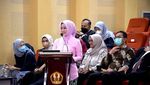 Keseruan Atalia Praratya Bu Cinta Saat Jajan Batagor dan Cicip Ulat Sagu