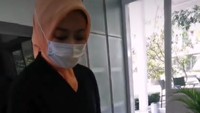 Saat ada waktu senggang, Atalia sering masak bersama para stafnya. Ia bisa membuat makanan lengkap untuk dimakan bersama-sama.