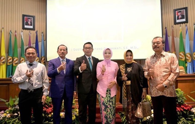 Keseruan Atalia Praratya 'Bu Cinta' Saat Jajan Batagor dan Cicip Ulat Sagu