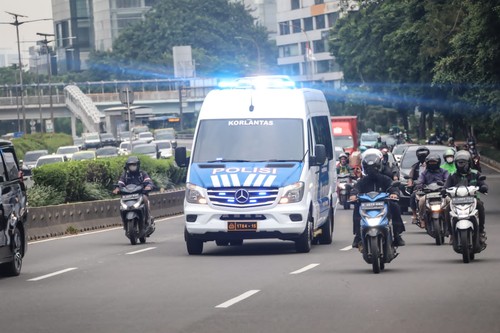 Egri jingalak porno Porno xotini kozlarini boglab qongiroq qildi