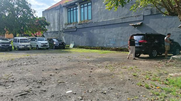 Lahan bekas peristiwa Bom Bali 1 Restoran Sari Club yang kini menjadi lahan parkir di Jalan Legian, Kuta, Badung, Selasa (11/10/2022)