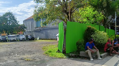 Lahan bekas peristiwa Bom Bali 1 Restoran Sari Club yang kini menjadi lahan parkir di Jalan Legian, Kuta, Badung, Selasa (11/10/2022)