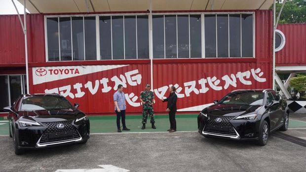 Lexus UX-300e jadi mobil official KTT G20, Paspampres langsung test drive.