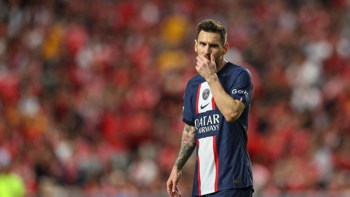LISBON, PORTUGAL - OCTOBER 05: Lionel Messi of Paris Saint-Germain during the UEFA Champions League group H match between SL Benfica and Paris Saint-Germain at Estadio do Sport Lisboa e Benfica on October 5, 2022 in Lisbon, Portugal. (Photo by Carlos Rodrigues/Getty Images)