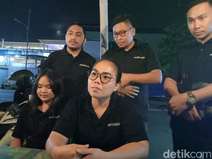 Lisa Roringpandey yang meminta kasus kematian suaminya diusut lagi karena tak yakin korban meninggal karena kecelakaan.