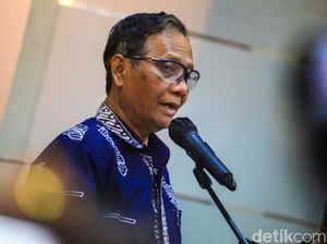 Jokowi Tanya Temuan TGIPF Kanjuruhan ke Mahfud di Sela Acara Lemhannas
