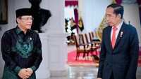 Presiden Joko Widodo menerima anggota Dewan Pertimbangan Presiden (Wantimpres) Mardiono di Istana Merdeka, Jakarta, pada Senin, 10 Oktober 2022. “Saya melaporkan tentang amanah yang diberikan kepada saya sebagai anggota Dewan Pertimbangan Presiden bahwa sehubungan dengan saat ini saya telah diberi amanah dari partai politik yaitu Partai Persatuan Pembangunan (PPP) menjadi Plt ketua umum,” ujar Mardiono. 