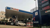 SPBU VIVO ini kini menjual tiga jenis BBM. Pertama Revvo 95 seharga Rp 14.830/liter, Revvo 92 seharga 14.140, dan Revvo 89 seharga 11.600. Display harga pada Revvo 90 masih kosong.
