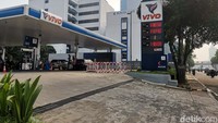 Tanda lain SPBU VIVO akan menjual BBM saingan Pertalie terlihat dari laman instagram @vivospbuindonesia. Nama Revvo 90 sudah dicantumkan dengan status coming soon atau segera dijual.