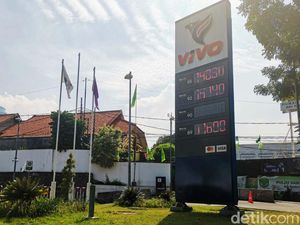Kala Pom Bensin Swasta Jual BBM Lebih Murah dari Pertamina