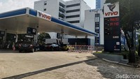 Salah satu SPBU VIVO di Jalan MT Haryono, Tebet, Jakarta Selatan, sudah menampilkan nama Revvo 90. Meskipun belum ada keterangan harga yang tercantum.
