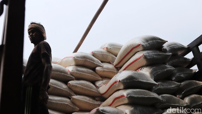 Harga beras di pasar mulai mengalami kenaikan. Salah satunya di Pasar Induk Beras Cipinang, Pulo Gadung, Jakarta Timur.