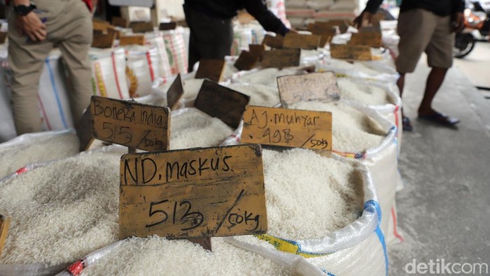 Harga beras di pasar mulai mengalami kenaikan. Salah satunya di Pasar Induk Beras Cipinang, Pulo Gadung, Jakarta Timur.