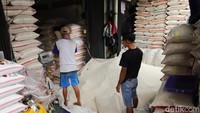 Begini aktivitas di Pasar Induk Beras Cipinang, Pulo Gadung, Jakarta Timur, Selasa (11/10/2022).