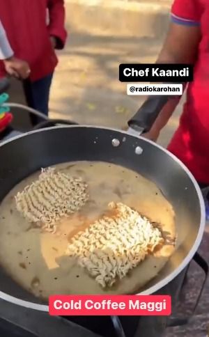 Nyeleneh! Tren Mie Instan Campur Es Kopi Ini Bikin Netizen Sewot