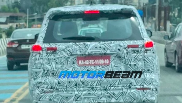 Mobil Diduga Innova Terbaru