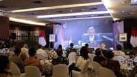 Sementara itu, dalam arahannya, Menko Luhut meminta kementerian/lembaga serta pemerintah daerah bekerja sama menyukseskan Sail Tidore 2022 dengan mempersiapkan rangkaian acara-acara secara profesional; mempercepat dukungan infrastruktur; melibatkan usaha kecil, mikro, dan menengah (UMKM) dalam pameran; mengoptimalkan dukungan CSR, dan mempromosikan secara masif.