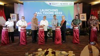 Menteri Perdagangan, Zulkifli Hasan bersama Menteri Pekerjaan Umum dan Perumahan Rakyat, Basuki Hadimuljono; Menteri Pariwisata dan Ekonomi Kreatif, Sandiaga Salahuddin Uno; Panglima TNI, Andika Perkasa; Gubernur Maluku Utara, Abdul Ghani Kasuba; dan Wali Kota Tidore, Ali Ibrahim meluncurkan Sail Tidore 2022 yang berlangsung di Kantor Kementerian Perdagangan, Jakarta, Selasa (11/10/2022). Turut hadir secara daring Menteri Koordinator Bidang Kemaritiman dan Investasi, Luhut Binsar Panjaitan.